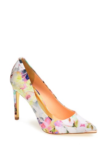 Floral print shoe