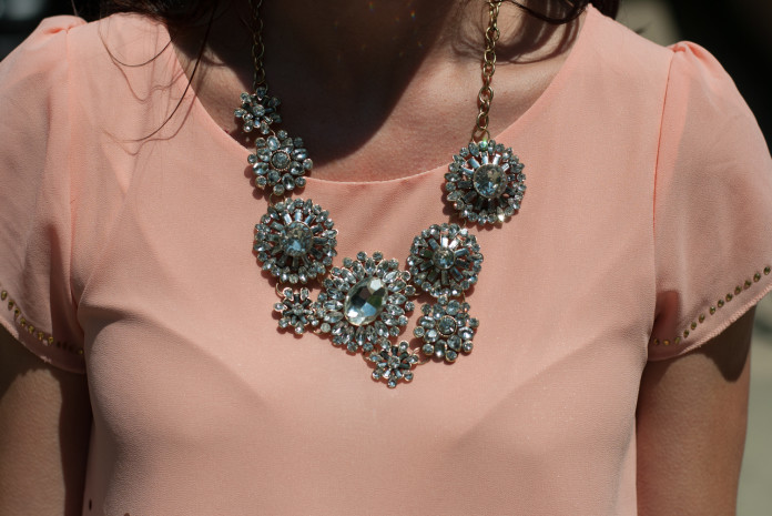 jane_necklace_blouse